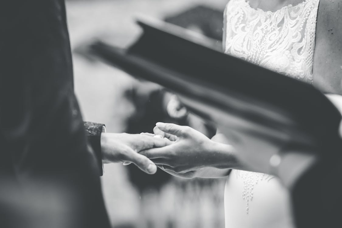 21 Dekorationsideen für kirchliche Hochzeiten, die beeindrucken werden