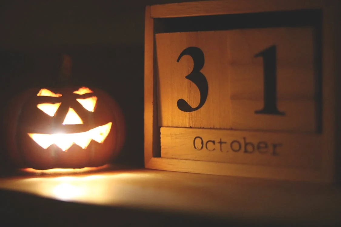 35 einfache DIY-Halloween-Kranz-Ideen, um Ihre Tür in dieser Saison hervorzuheben