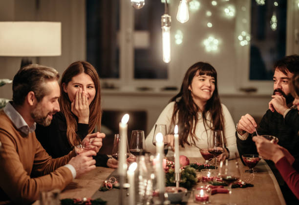Den Advent, die Symbolik der Kränze und die Kerzenbeleuchtung verstehen