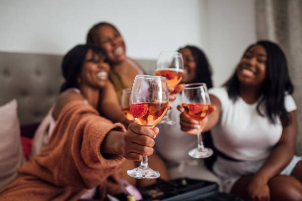 So bereiten Sie eine elegante Galentine’s Day-Party vor