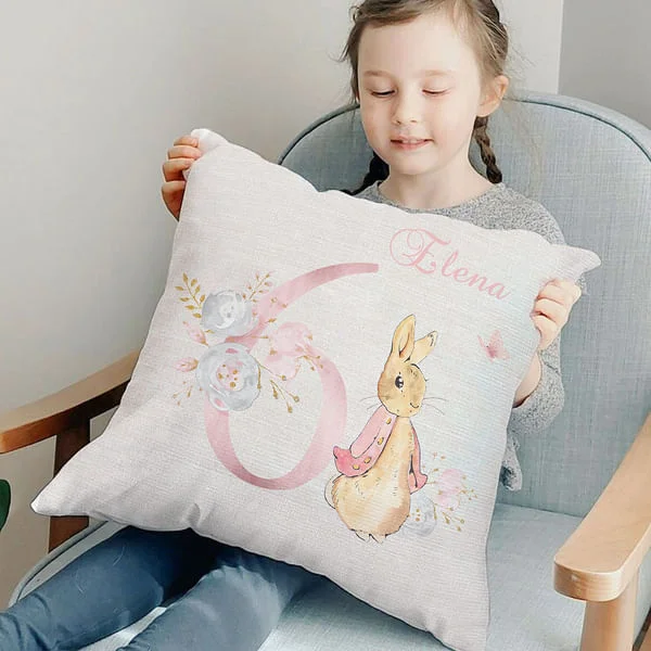 Personalisierte niedliche Peter Rabbit Bunny Floral Throw Pillow Cover mit Geburt Monat und Name