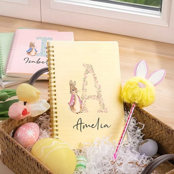 Personalisierte Ostern Bunny Floral Initial Spiral Notebook und Pom Pom Pen Set mit Namen