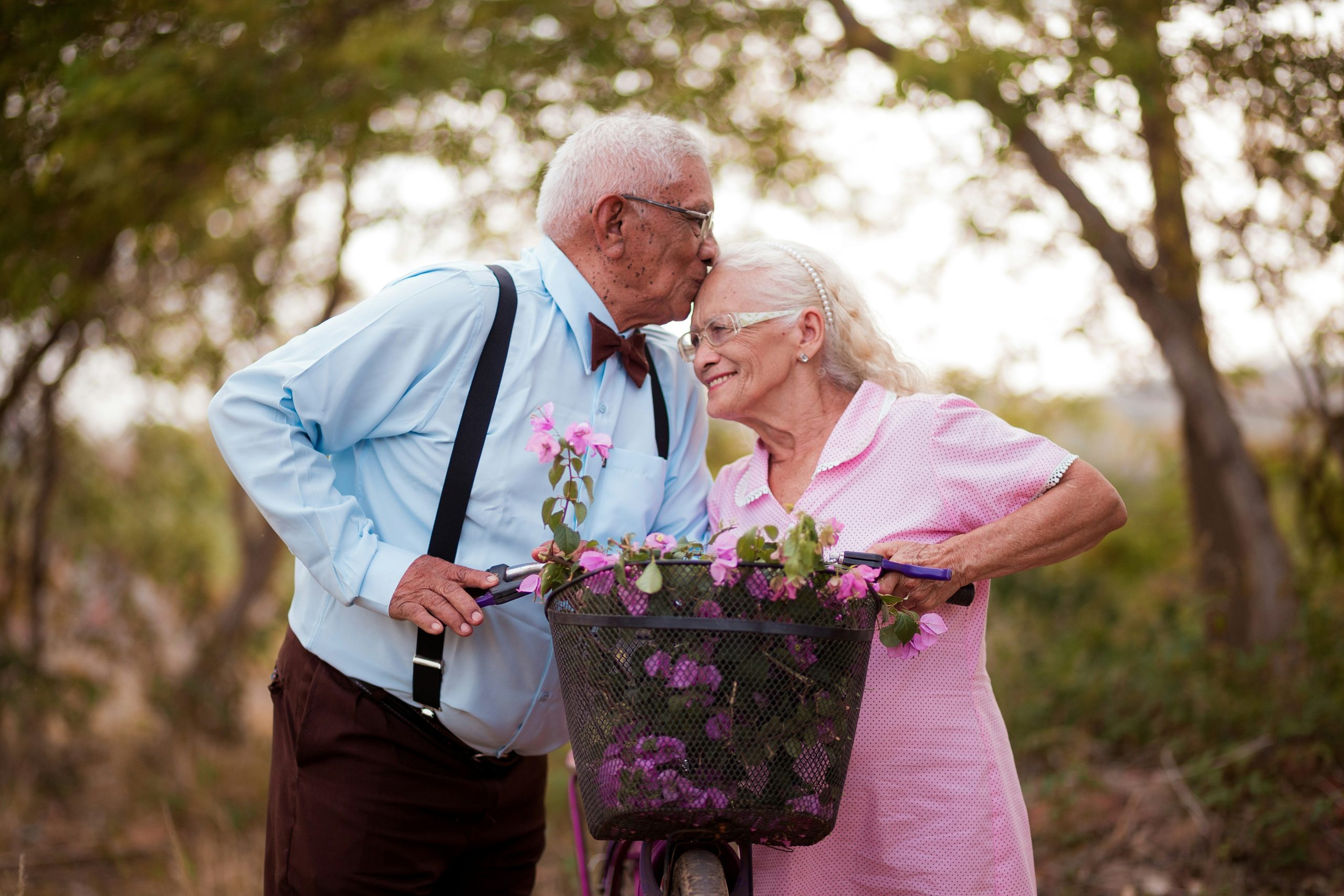 Eiserne Hochzeit: 16 eizigartige Geschenkideen zum 65. Ehejubiläum