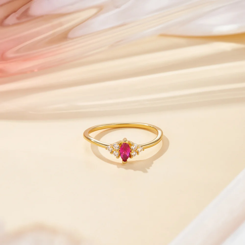 Personalisierte Vintage Ring mit Rubin Geburtsstein