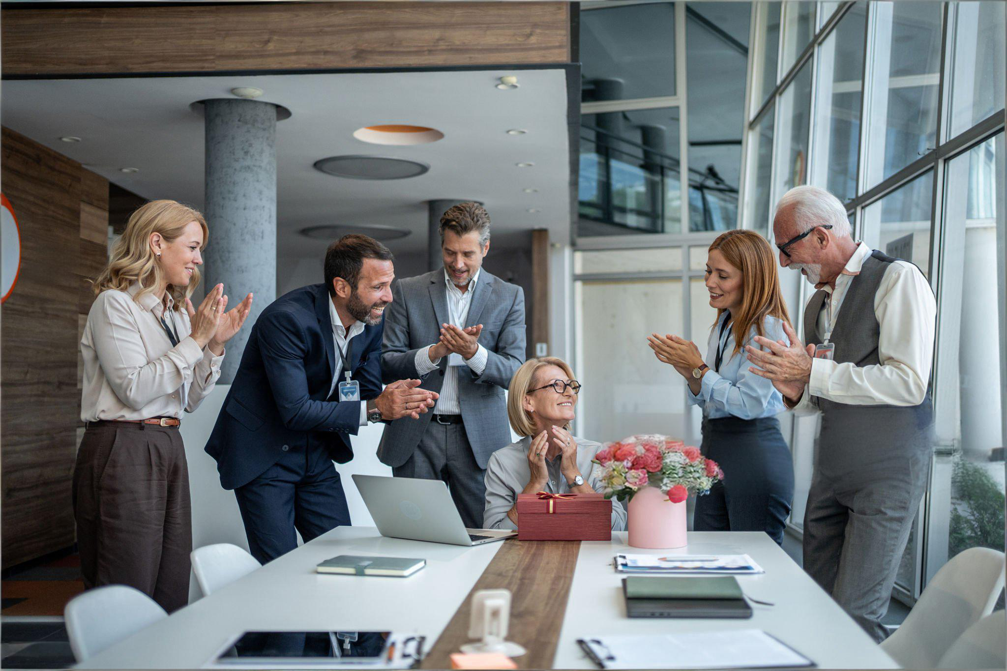 Wertschätzung von Mitarbeitern: Inspirierende Worte und personalisierte Geschenkideen