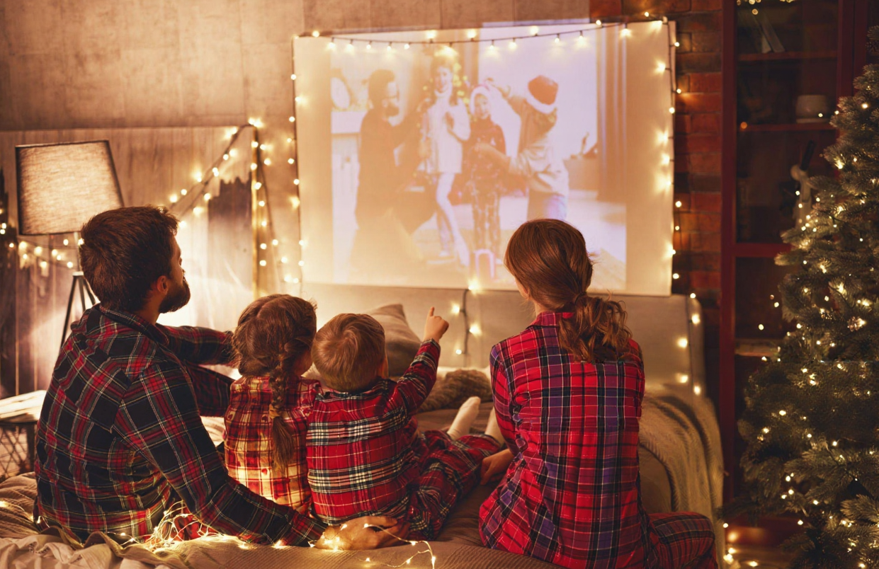 Die besten Weihnachtsfilme-Liste 2025: Perfekt für gemütliche Stunden mit der Familie oder allein