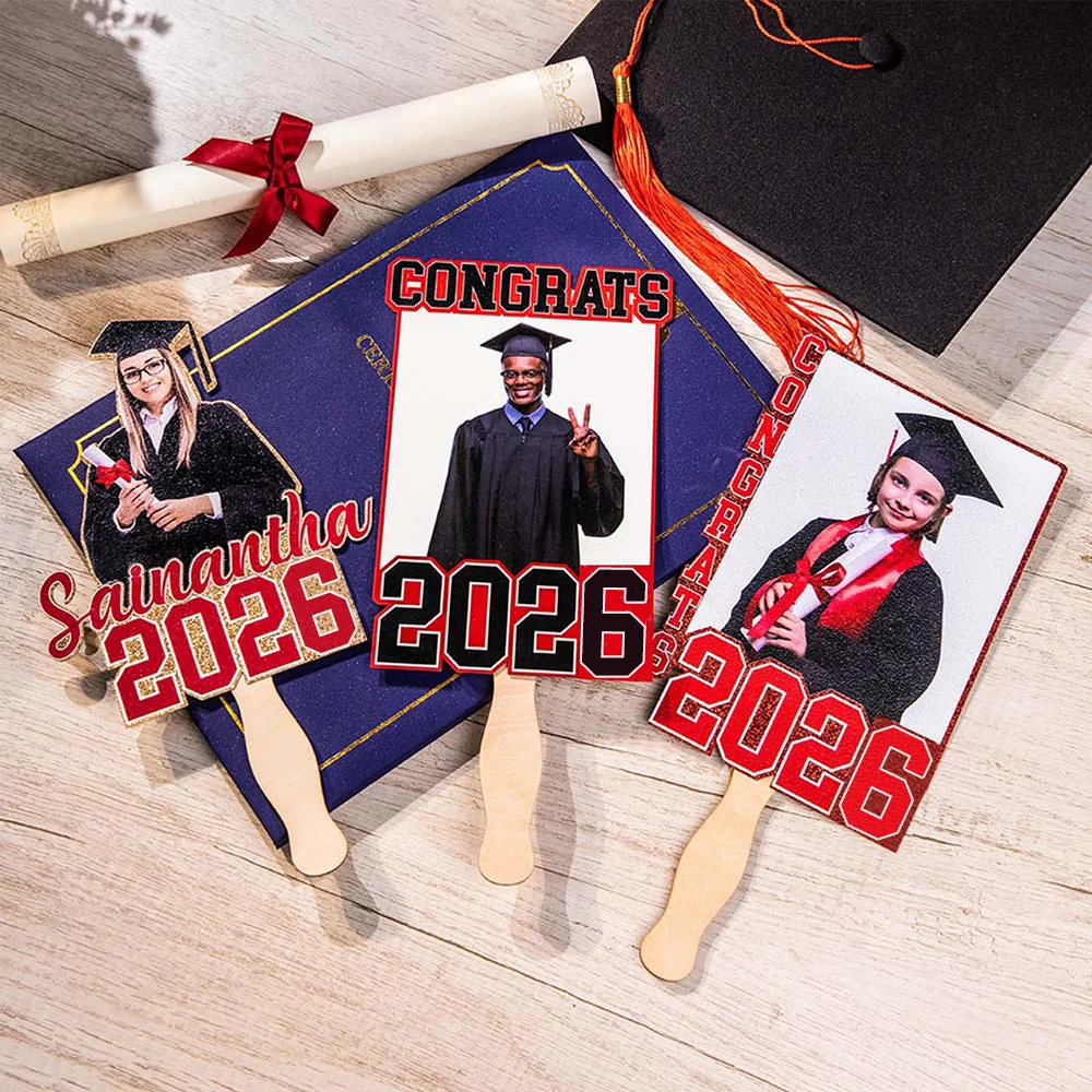 Personalisierte Graduierung Handheld-Foto-Fans mit Namen Graduierung Party Favors Geschenk für Klasse von 2026 Absolventen
